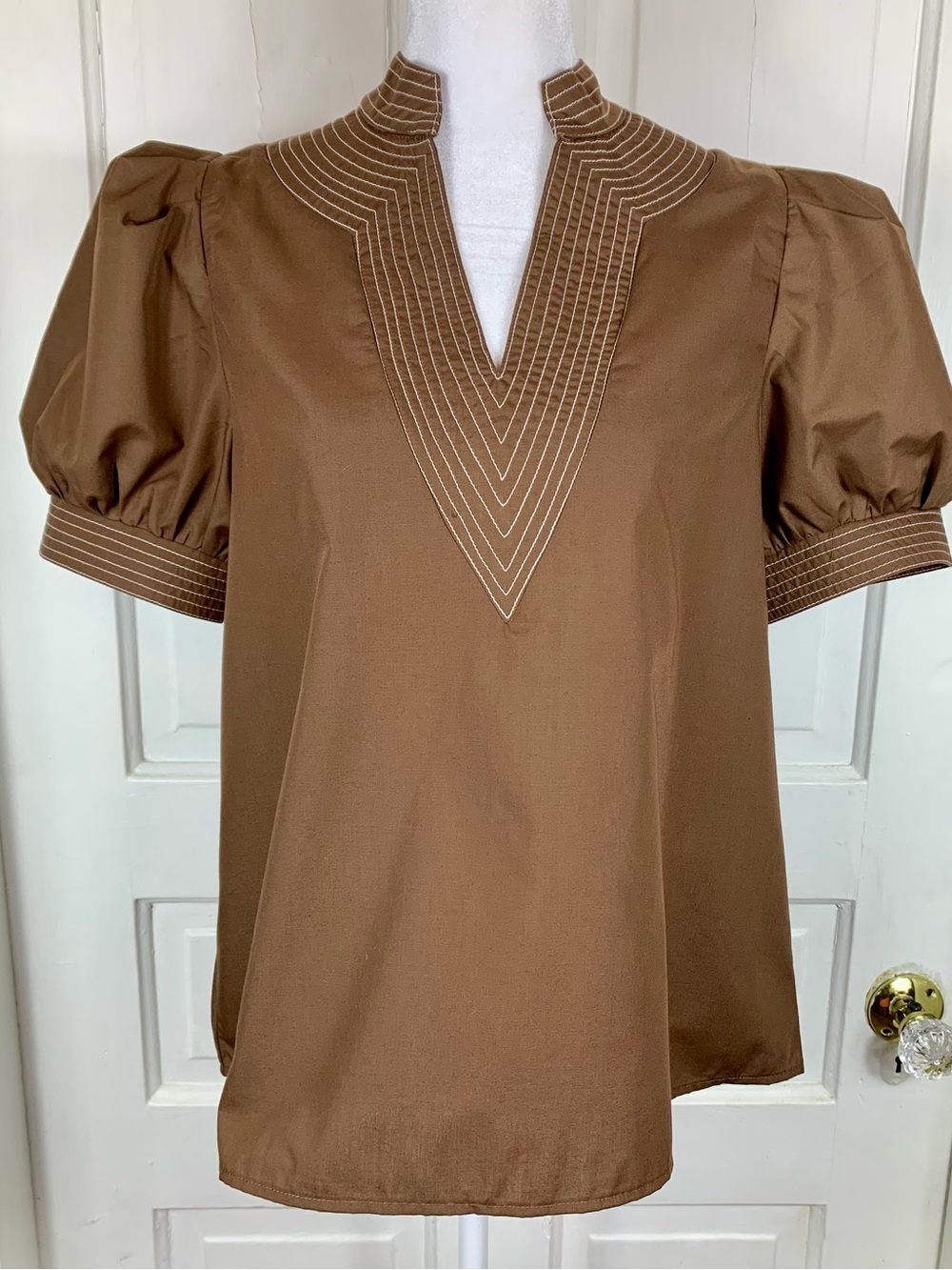 Entro Contrast Stitch V-neck Collared Top Blouse w/ Balloon Sleeves - NWT
